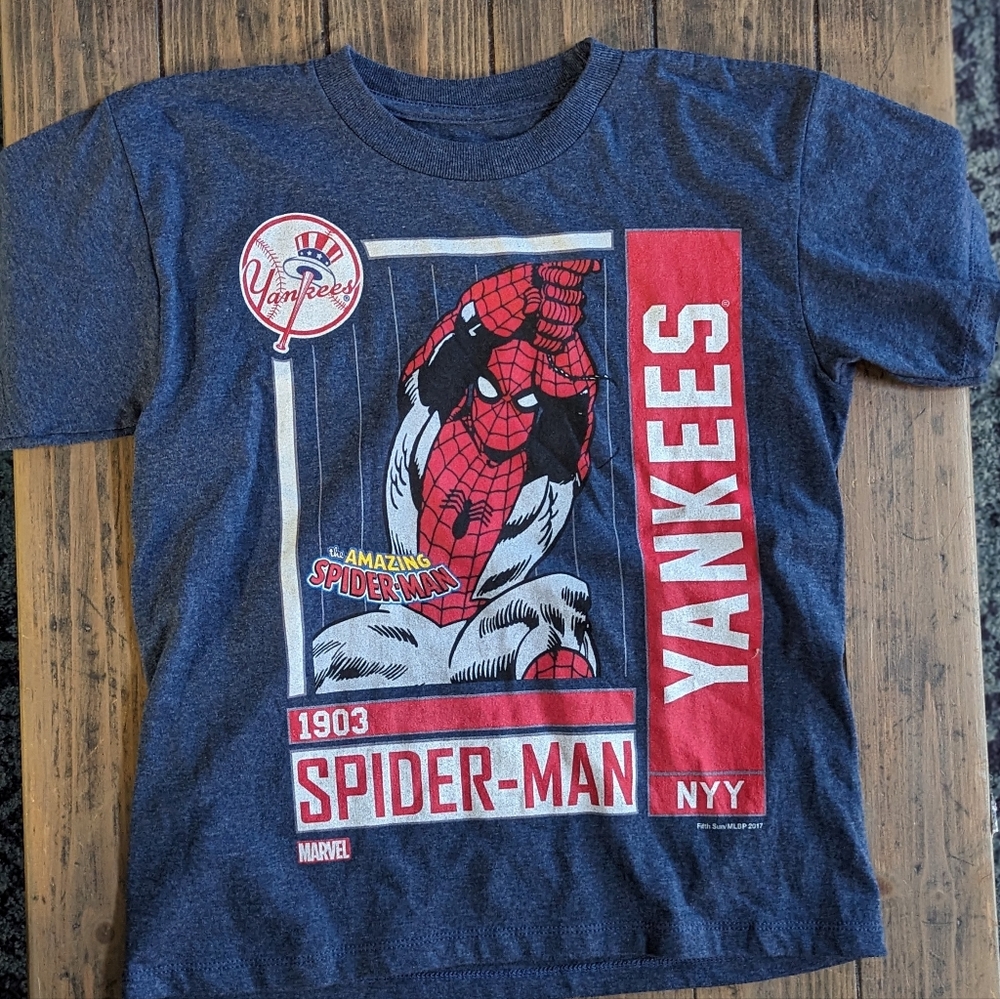 New York Yankees Spider-Man shirt kids size small